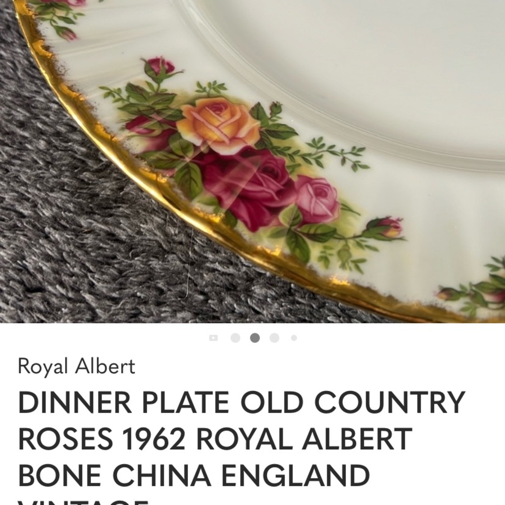 LN ROYAL ALBERT OLD COUNTRY ROSES BONE CHINA DINNER PLATES. EDGED IN 22K GOLD♥️ - Picture 4 of 4